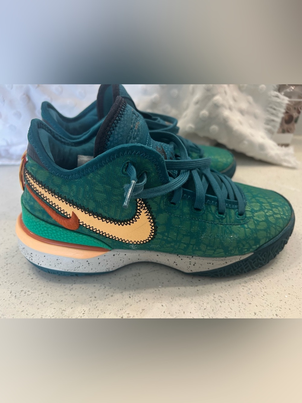 Nike LeBron NXXT GEN Geode Teal basketball athletic shoe men’s 7, women’s 9